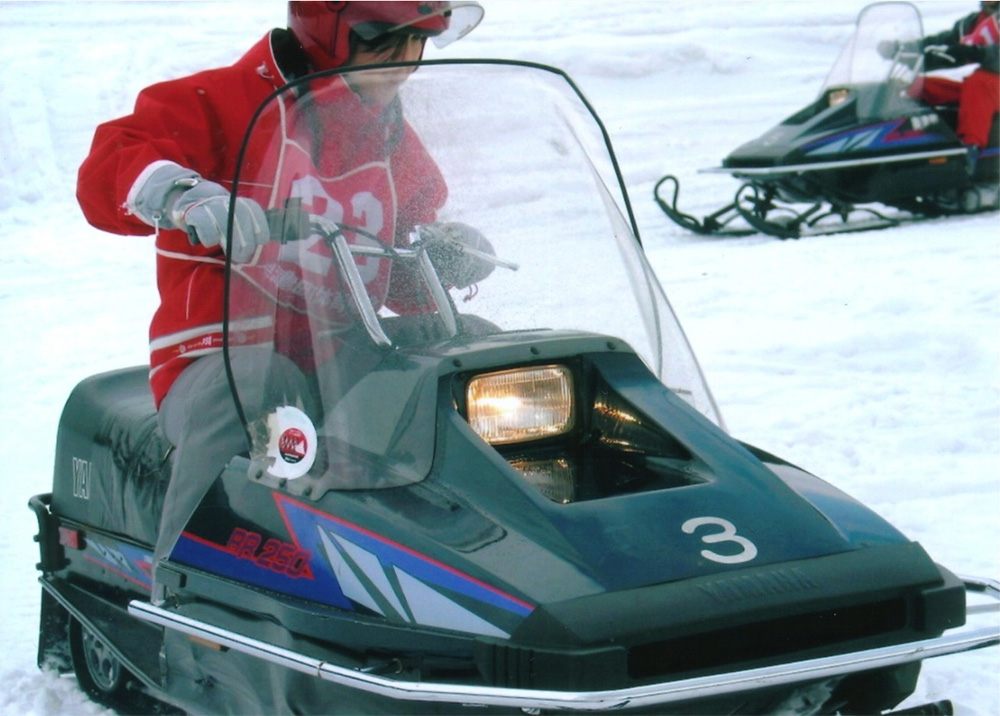 雪上摩托車 in 自然泉源